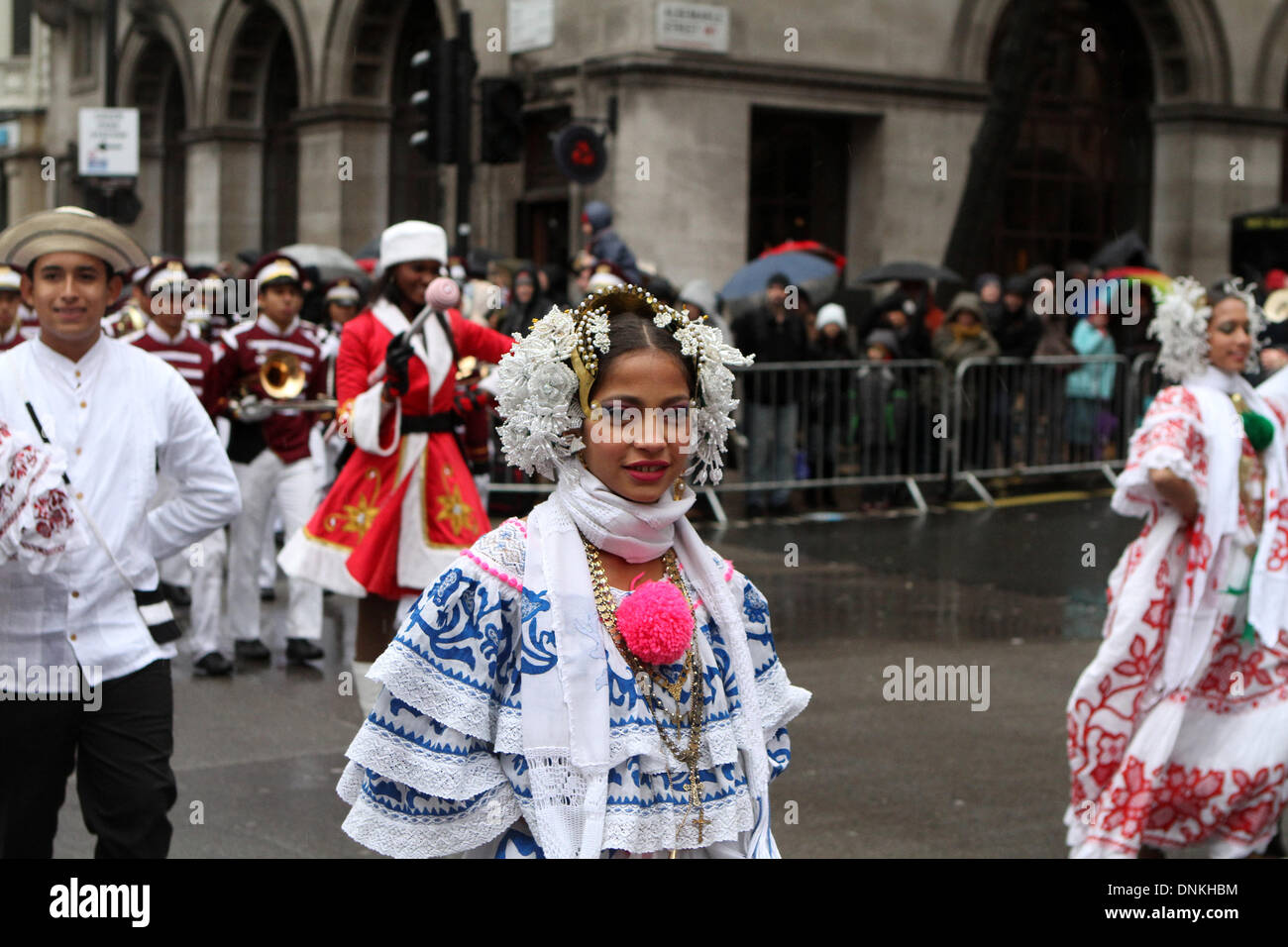 London, UK, 1. Januar 2014, Tänzer auf der Londoner New Year es Day Parade 2014 Credit: Keith Larby/Alamy Live-Nachrichten Stockfoto