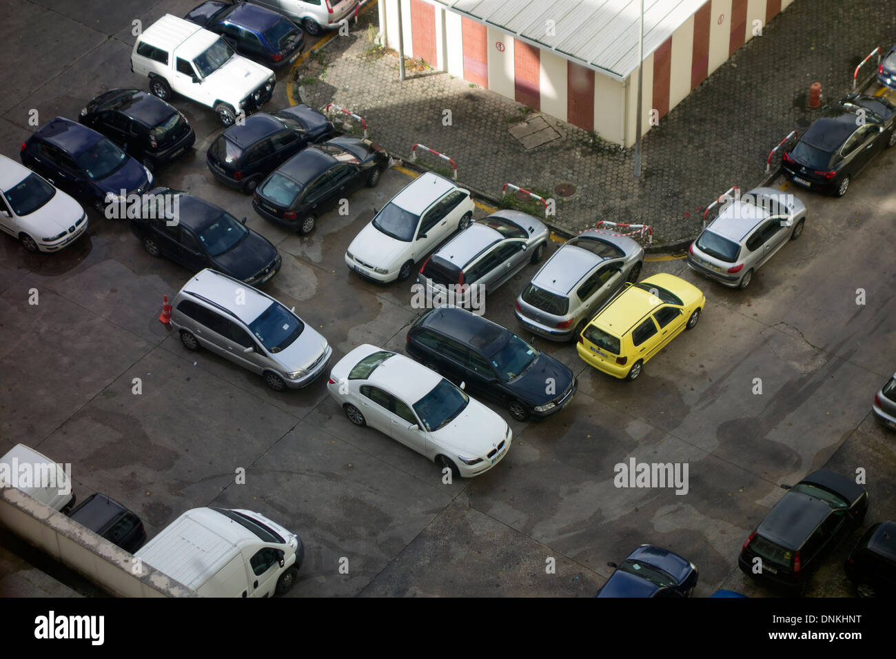 Luftaufnahme von schlecht geparkte Autos Stockfoto