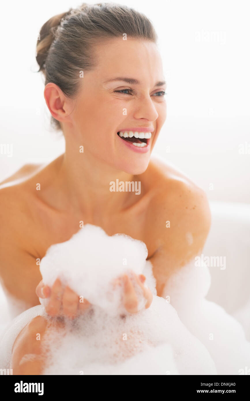 Frau Badewanne Schaum Stockfotos und bilder Kaufen Alamy
