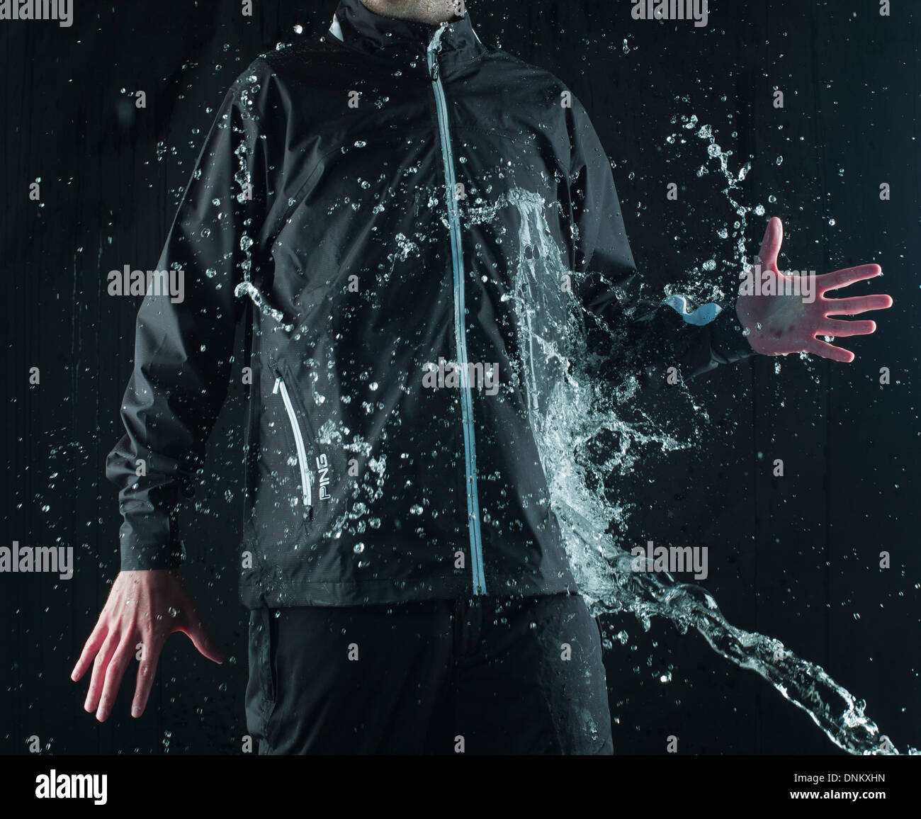 wasserdichte Jacke mit Spritzwasser Stockfoto