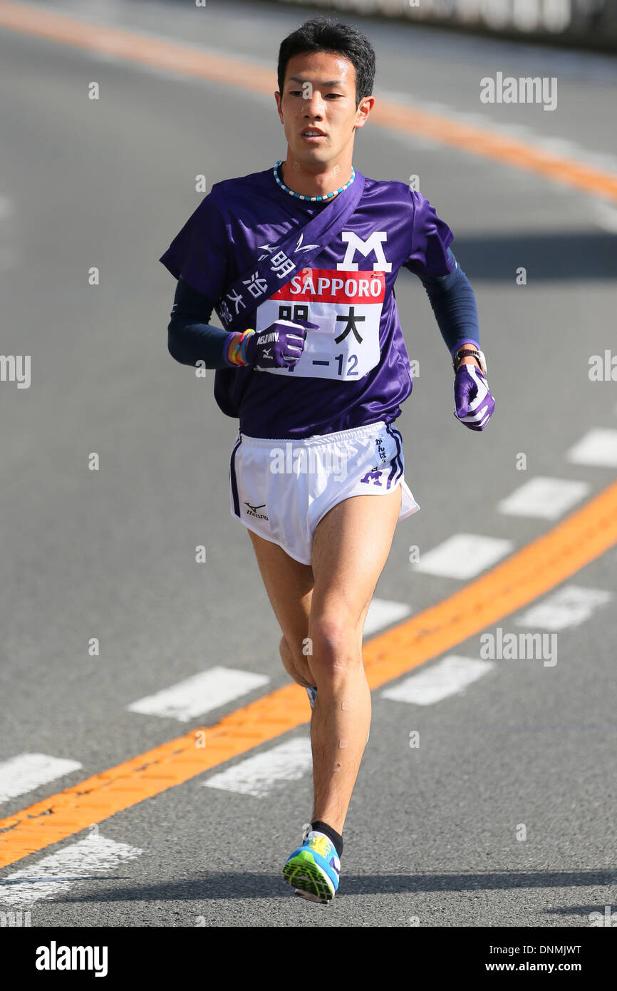 Kanagawa, Japan. 2. Januar 2014. Ken Yokote (Meiji Univ) Leichtathletik: 90. Hakone-Ekiden-Rennen, der 5. Abschnitt in Kanagawa, Japan. Bildnachweis: Yusuke NakanishiAFLO SPORT/Alamy Live-Nachrichten Stockfoto