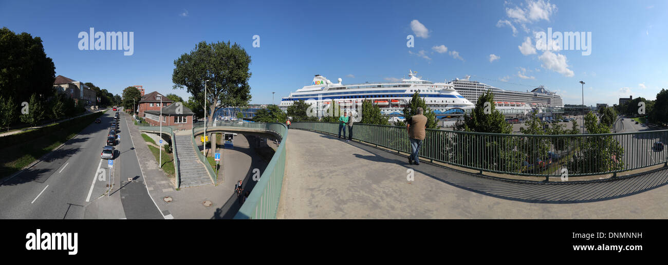 Kiel, Deutschland, sind Kreuzfahrtschiffe Ostseekai nahe der Innenstadt Stockfoto