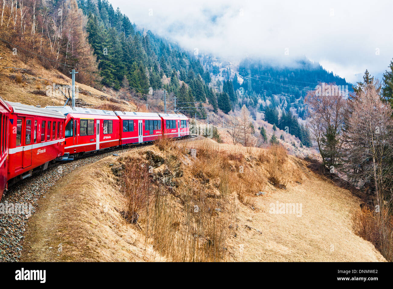 Bernina-Express, Reisen von Lugano nach St. Moritz, in der Nähe von Berninapass, Schweiz, Europa Stockfoto