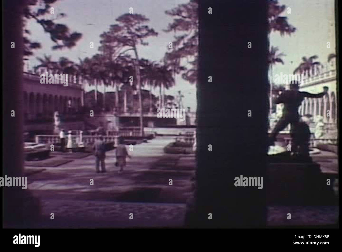 Eine Szene aus dem Film David of Sarasota aus den 1950er Jahren mit Arnold Toynbee, Ben Stahl und anderen bekannten Figuren. Der Film wurde im Asolo Theater in Sarasota, Florida gezeigt und förderte kulturelle Aktivitäten in der Region. Stockfoto