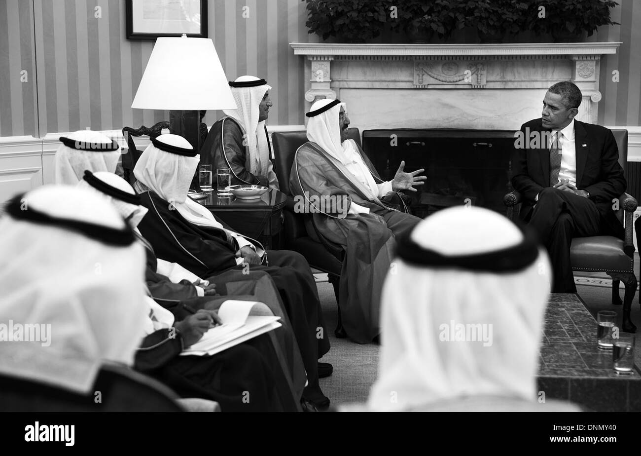 US Präsident Barack Obama hält ein bilaterales Treffen mit Scheich Sabah Al-Ahmad Al-Jaber Al-Sabah, der Amir von Kuwait im Oval Office des weißen Hauses 13. September 2013 in Washington, DC. Stockfoto