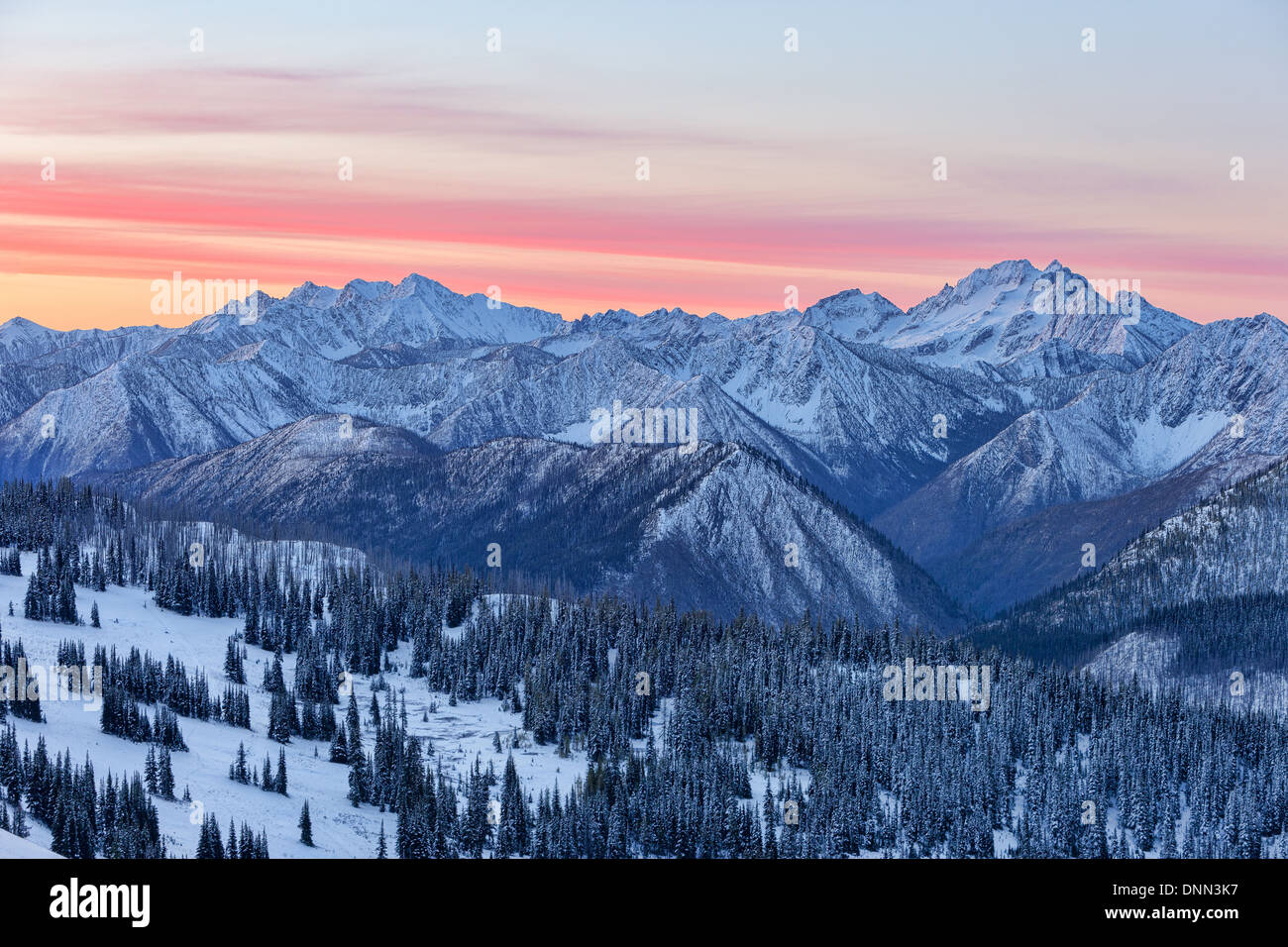 Gezackte Schneeberge des North Cascades Stockfoto