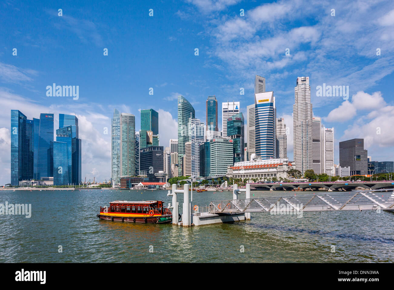 Skyline von Singapur aus Marina Bay Stockfoto