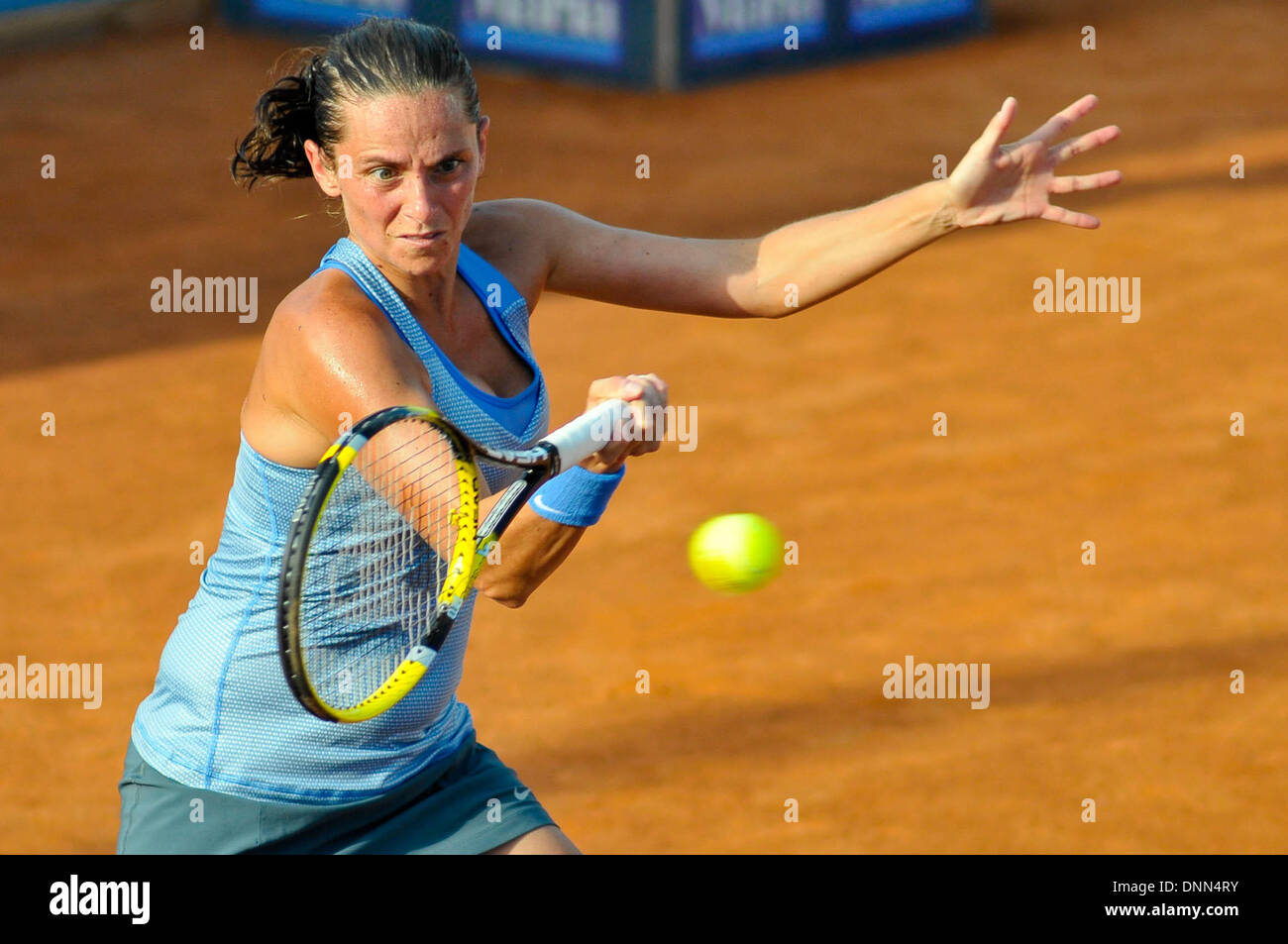 Palermo, Italien. 13. Juli 2013. Roberta Vinci, 30, Sieger des Turniers, wieder ein dienen in Palermo, Italien, am 13. Juli, 2013.Photo: Guglielmo Mangiapane/NurPhoto © Guglielmo Mangiapane/NurPhoto/ZUMAPRESS.com/Alamy Live News Stockfoto