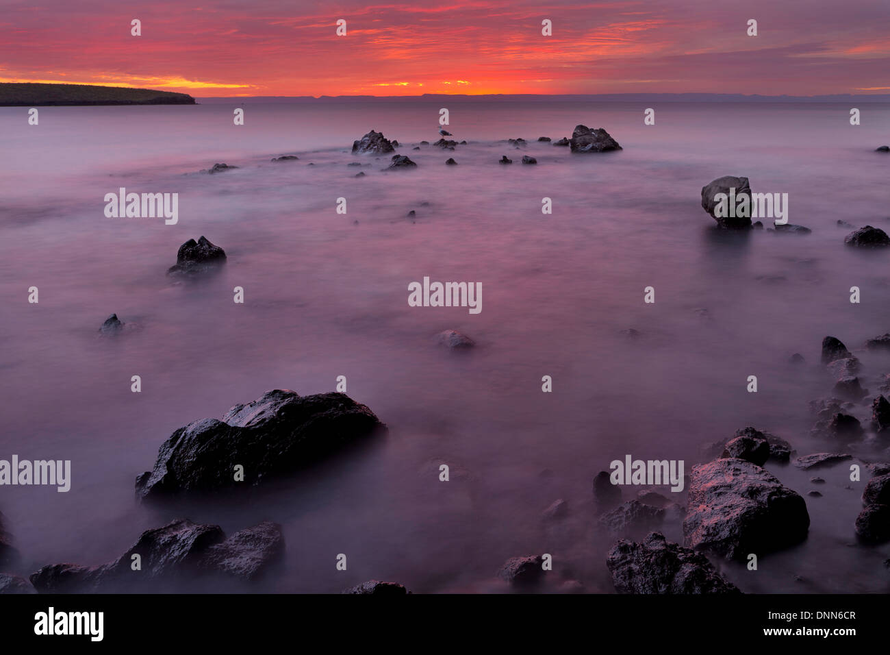 Die Sonne geht über Balandra Strand und das Meer von Cortez in Baja, Mexiko. Stockfoto Die Sonne geht über Balandra Strand und das Meer von Cortez in Baja, Mexiko. Stockfoto