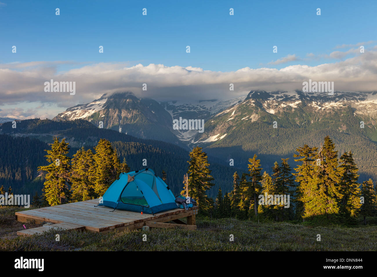 Campingplatz am Berg Stockfoto