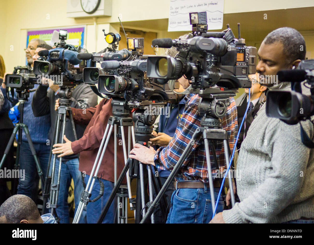 Line-up von Fernsehkameras in der Bronx in New York für eine Pressekonferenz Stockfoto