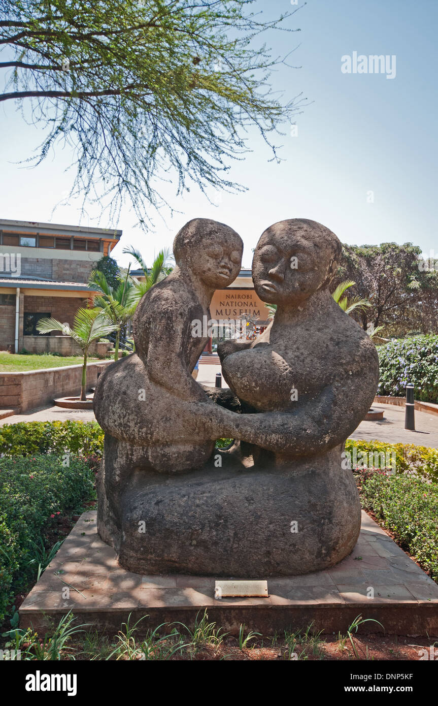 Mutter und Kind Skulptur am Eingang nach Kenia Nairobi National Museum Stockfoto
