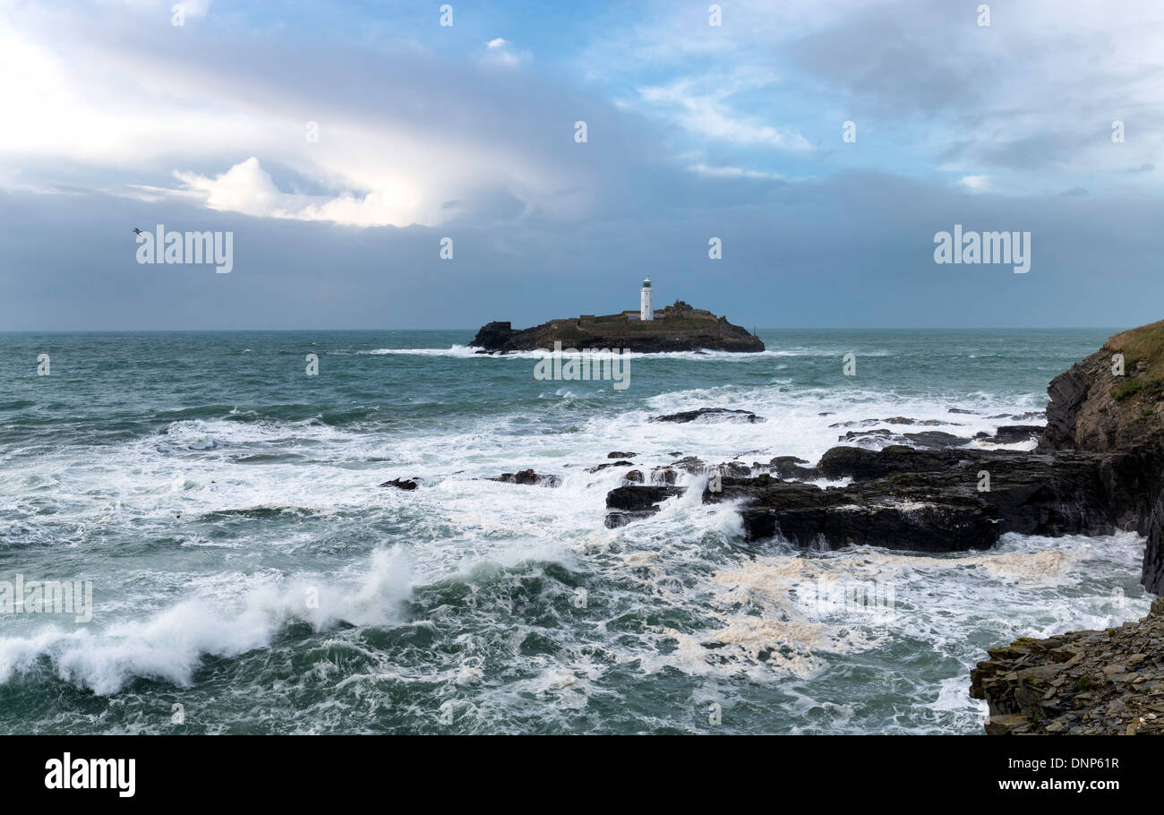 Godrevy Insel und ihr Leuchtturm vor der Küste in St Ives in Cornwall Stockfoto