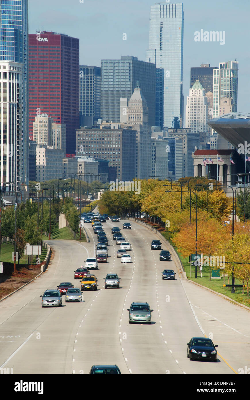 Autos auf einer Autobahn verlassen downtown Chicago Stockfoto