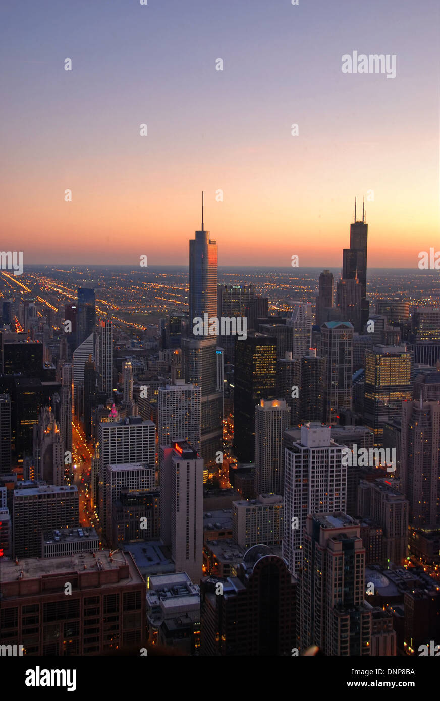Wolkenkratzer von Downtown Chicago bei Sonnenuntergang Stockfoto