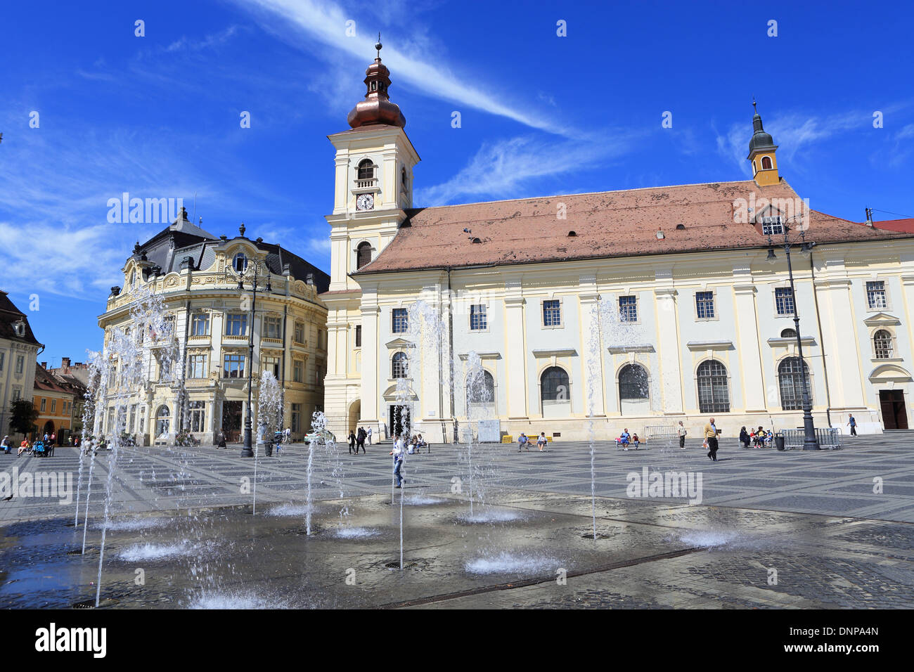 Die katholische Kirche am Piata Mare - der große Platz - in Sibiu, Siebenbürgen, Rumänien, Osteuropa Stockfoto