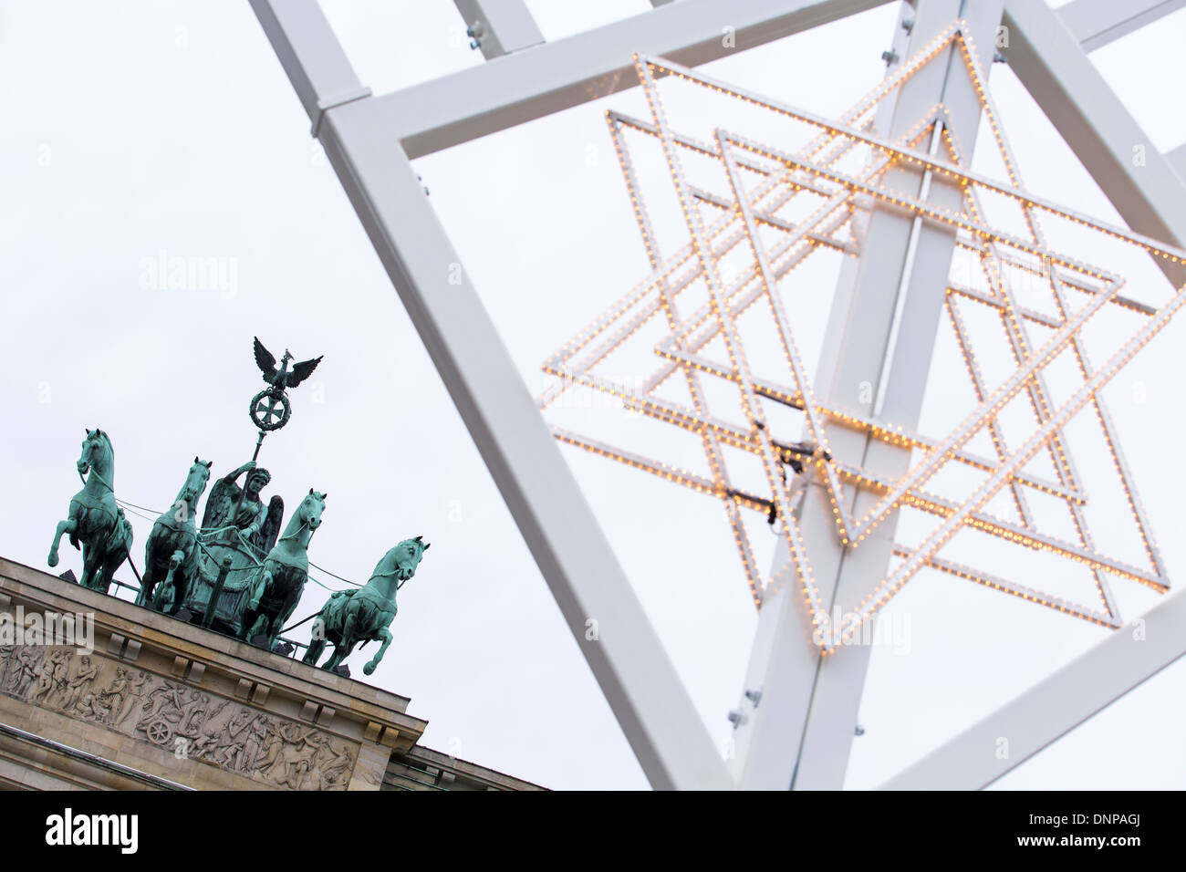 12.05.2013 Minora Sterne The Brandenburg Gate (Deutsch: Brandenburger Tor), Berlin, Deutschland Stockfoto