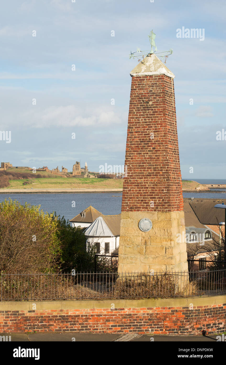 Die Lawe Beacon South Shields mit Tynemouth im Hintergrund, Nord-Ost England UK Stockfoto