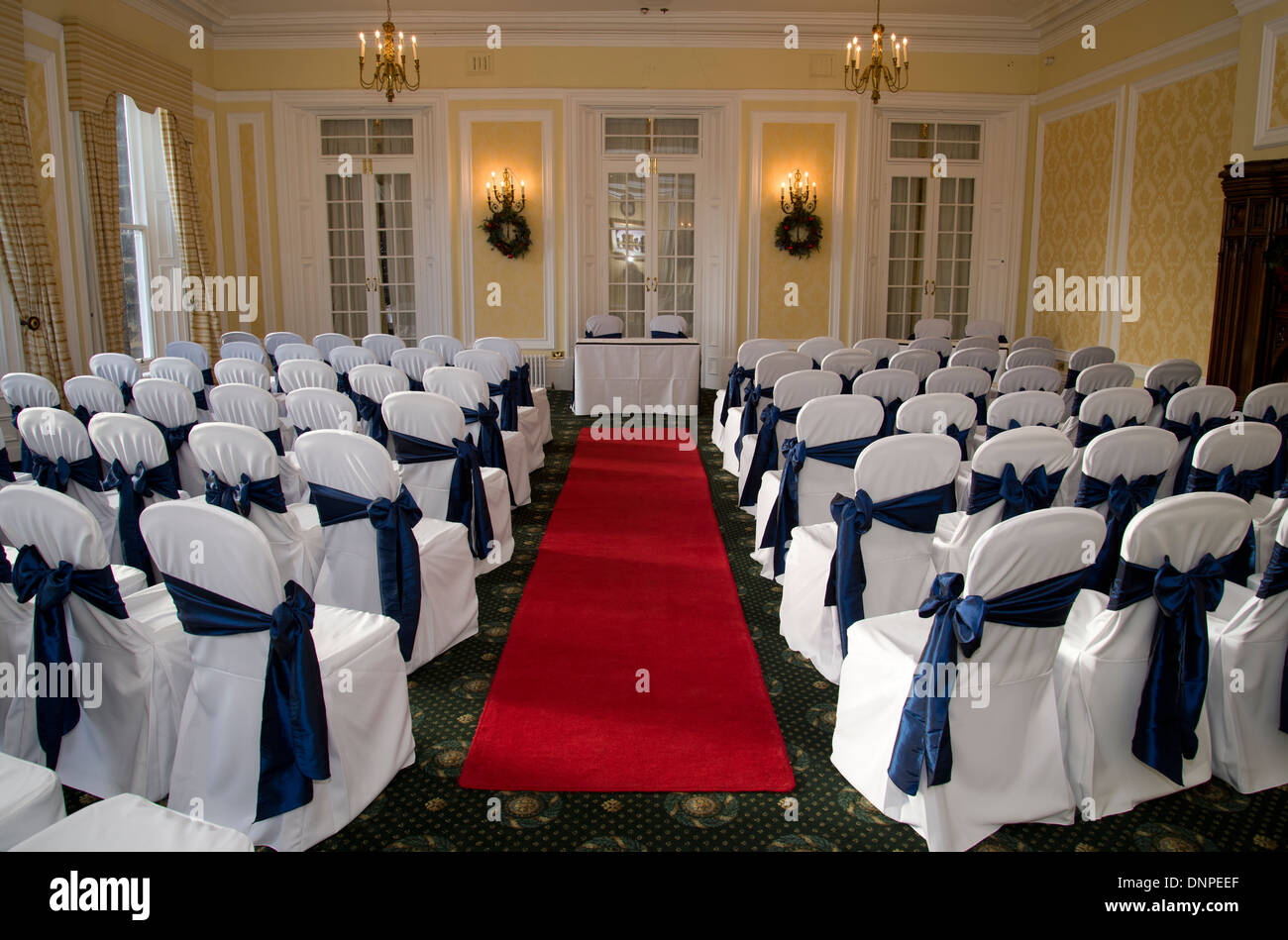 Hochzeit-Empfangshalle mit rotem Teppich Stockfoto