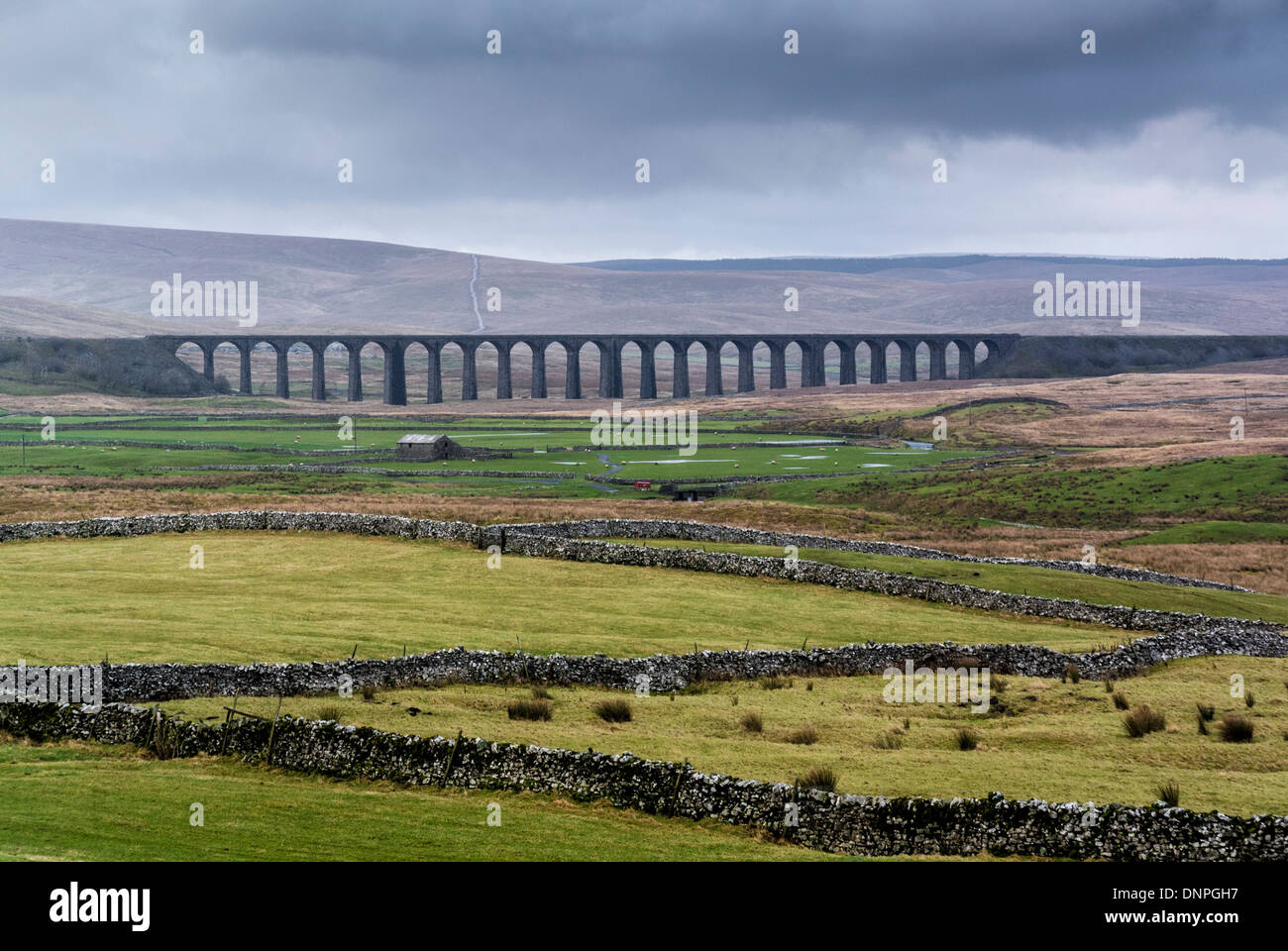 Ribblehead-Viadukt, North Yorkshire. Ursprünglich unter dem Namen Batty Moss Eisenbahnviadukt Stockfoto