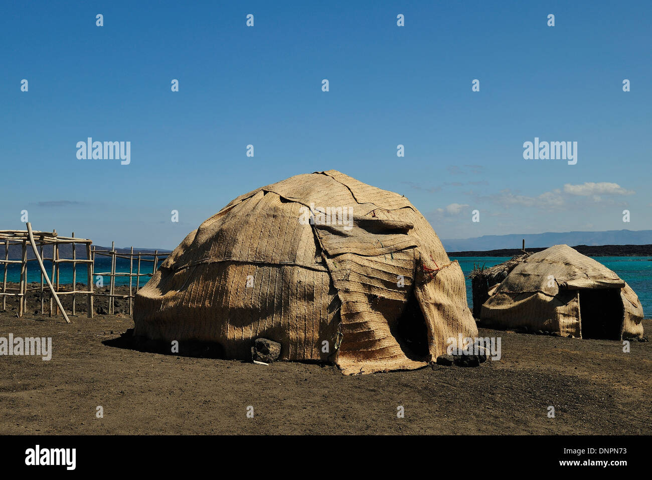 Kleine Hütten für Touristen in Lake Goubhet, Dschibuti, Horn von Afrika aus Stockfoto