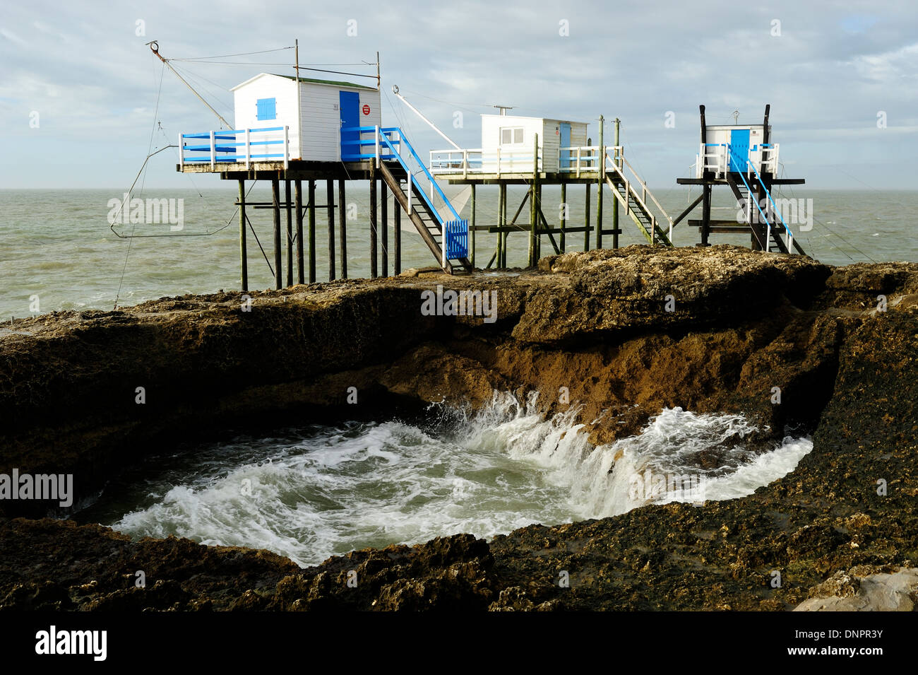 Fischerhütten entlang der Gironde-Mündung in der Nähe von Saint Palais-Sur Mer in Charente-Maritime, Frankreich Stockfoto