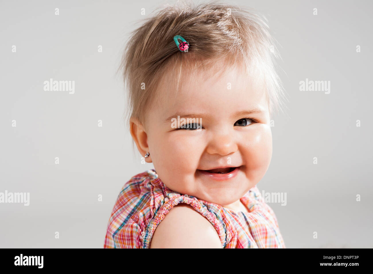 Kopf und Schultern Porträt des Mädchens, Studioaufnahme Stockfoto