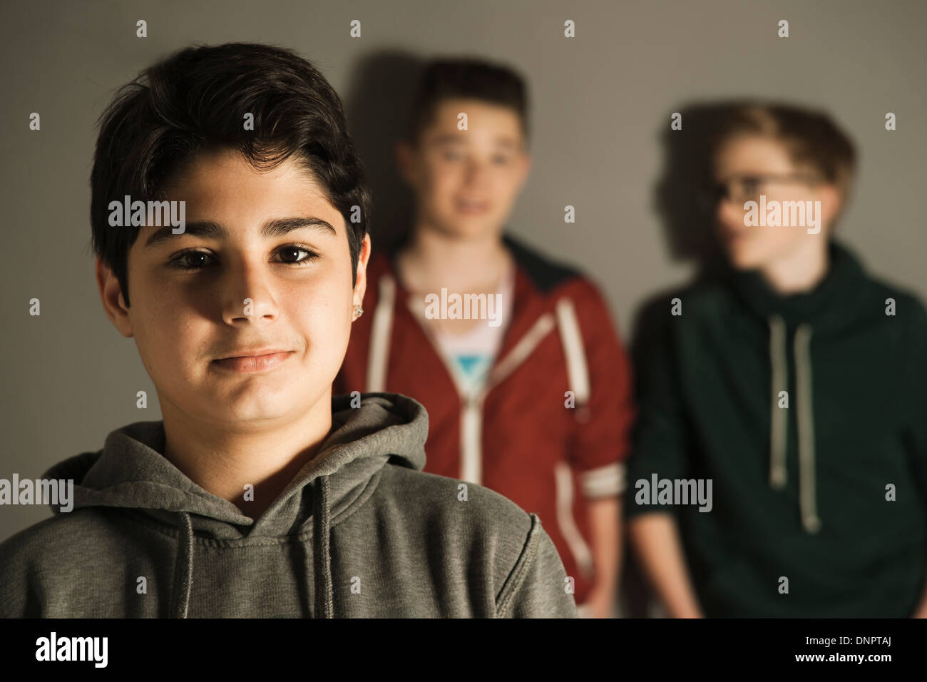 Porträt der jungen im Teenageralter, Studioaufnahme Stockfoto