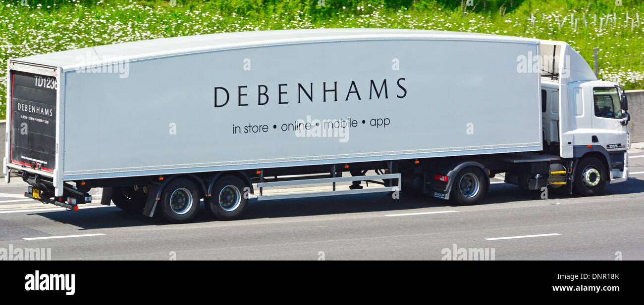 DHL LKW und Debenhams Trailer auf Autobahn Stockfoto