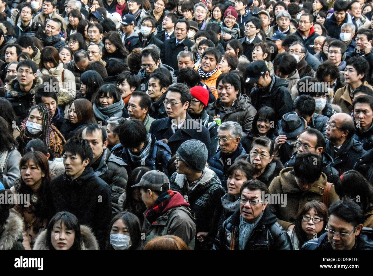 Tokio, Japan. 4. Januar 2014. Menschen warten, um Neujahr beten bei Kawasaki Daishi Heikenji Tempel in Kawasaki, südlich von Tokio 4. Januar 2014. 4. Januar 2014. Bildnachweis: Hitoshi Yamada/NurPhoto/ZUMAPRESS.com/Alamy Live-Nachrichten Stockfoto