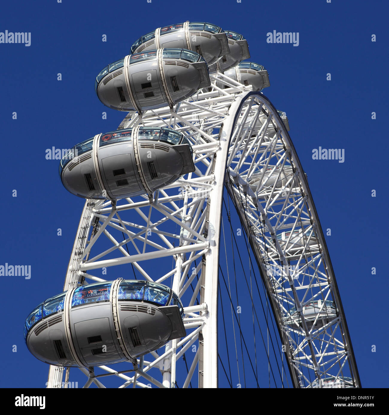 Das London Eye an einem sonnigen Tag in London, England. Stockfoto