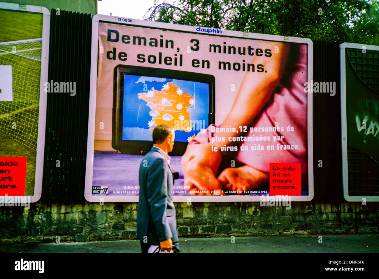 Paris, Frankreich, Französisch AIDS HIV Prävention Poster Gesundheitskrise Werbekampagne auf Straße Poster, (Sida-Info-Service) Plakate, an Wand, contre le sida, Public Health Poster hiv Kampagne europa Stockfoto