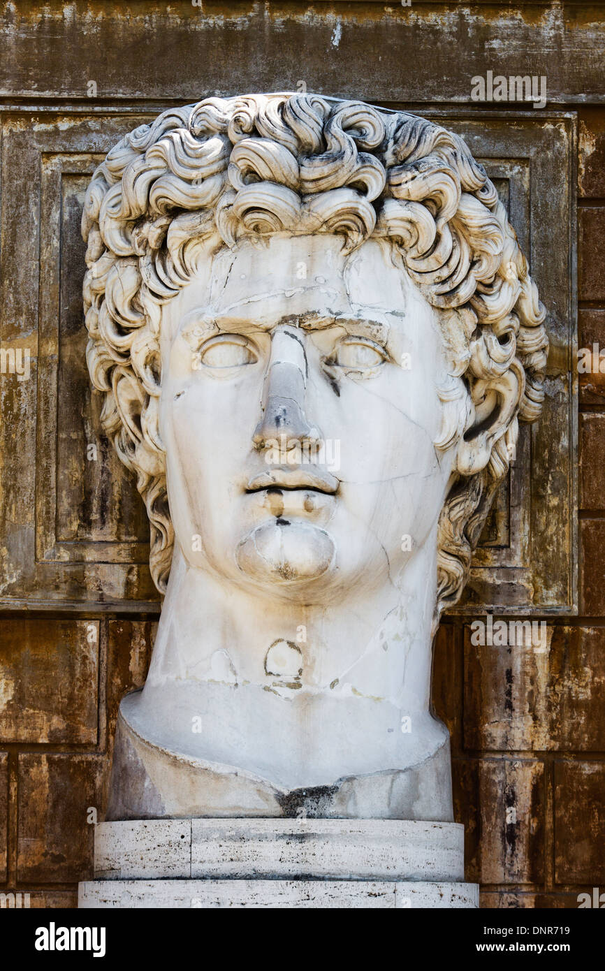 Geschnitzte Skulptur im Innenhof der Vatikanischen Museen, Vatikanstadt, Rom, Italien, Europa Stockfoto