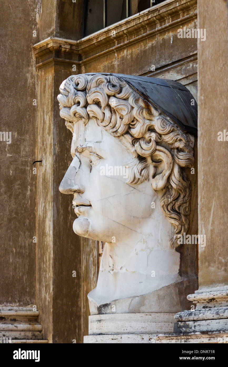 Geschnitzte Skulptur im Innenhof der Vatikanischen Museen, Vatikanstadt, Rom, Italien, Europa Stockfoto