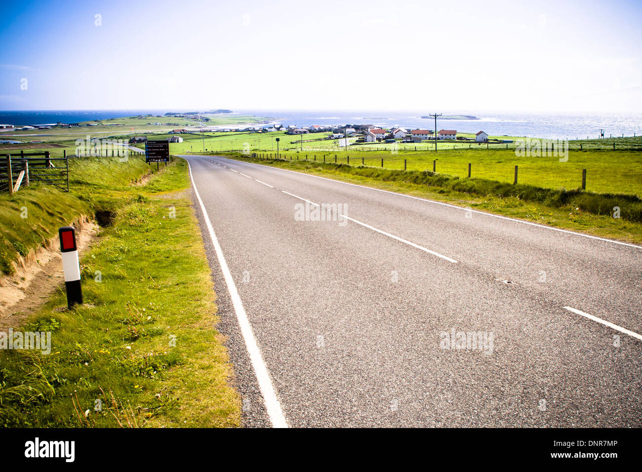 Empty road in Shetland Stockfoto