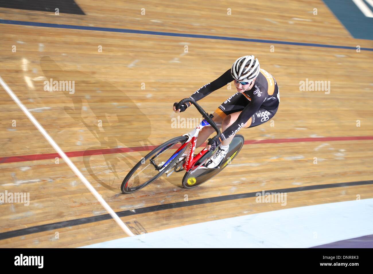 Manchester, UK. 4. Januar 2014. Revolution-Serie verfolgen Radsport Runde 3. Joanna Rowsell (Wiggle Honda) in der Frauen Punkte Rennen Credit: Neville Stile/Alamy Live News Stockfoto