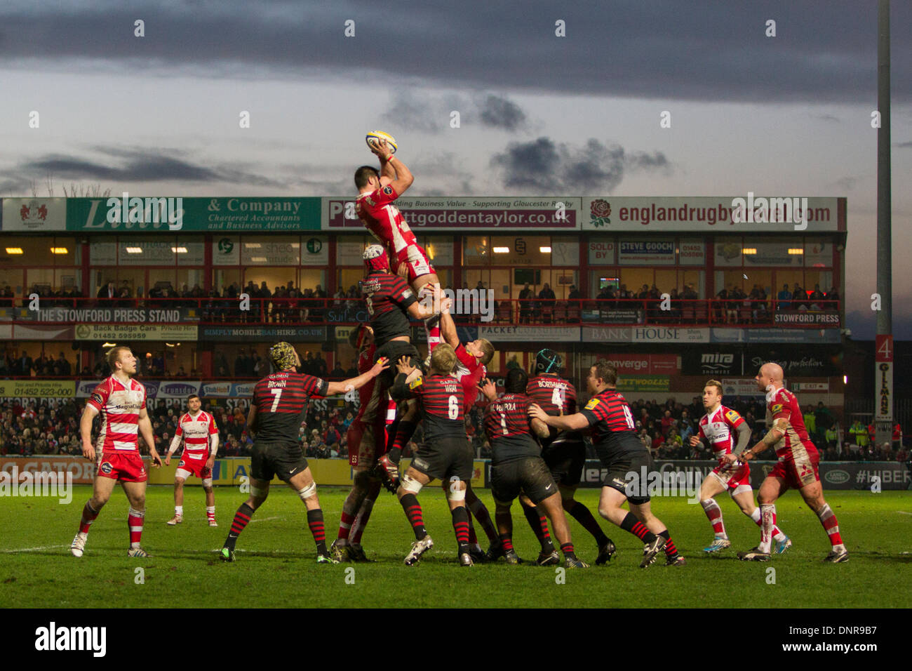 Gloucester, Großbritannien. 4. Januar 2014. Blick auf eine Linie, während das Aviva Premiership Spiel zwischen Gloucester V Sarazenen vom Kingsholm Stadium. Bildnachweis: Aktion Plus Sport/Alamy Live-Nachrichten Stockfoto