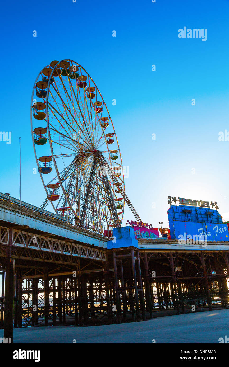 Blackpool Central Pier und Riesenrad Stockfoto