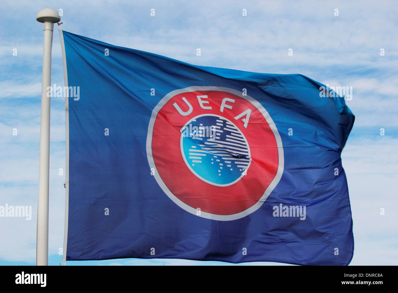 UEFA-Flagge und Wappen Stockfoto