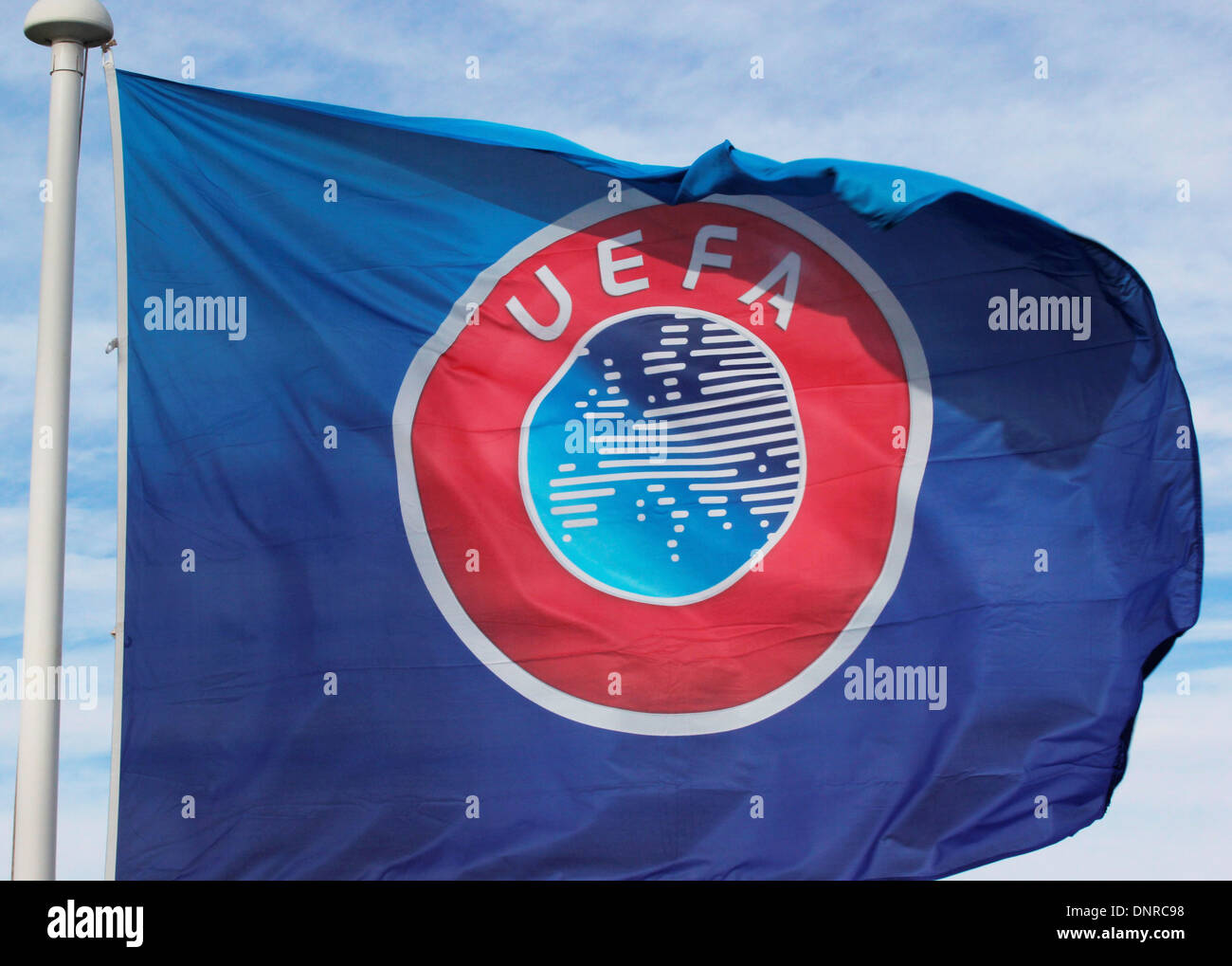 UEFA-Flagge und Wappen Stockfoto