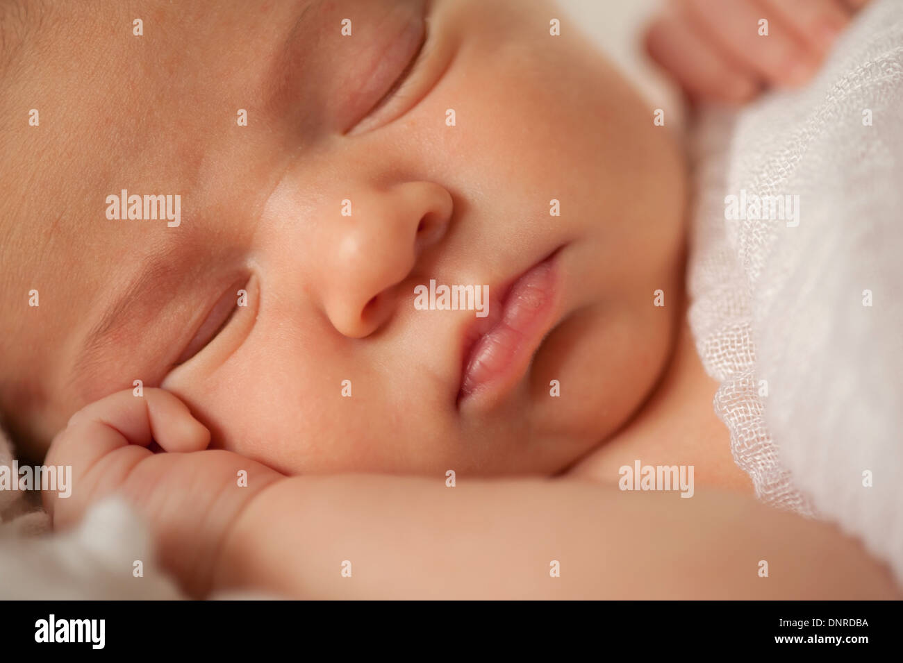 Schlafenden Neugeborenen Baby Gesicht. Stockfoto