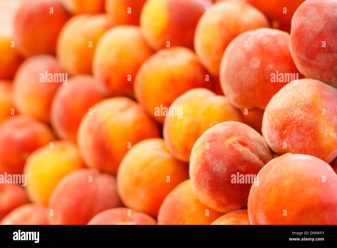 Pfirsich in der Nähe von Obst Hintergrund Stockfoto