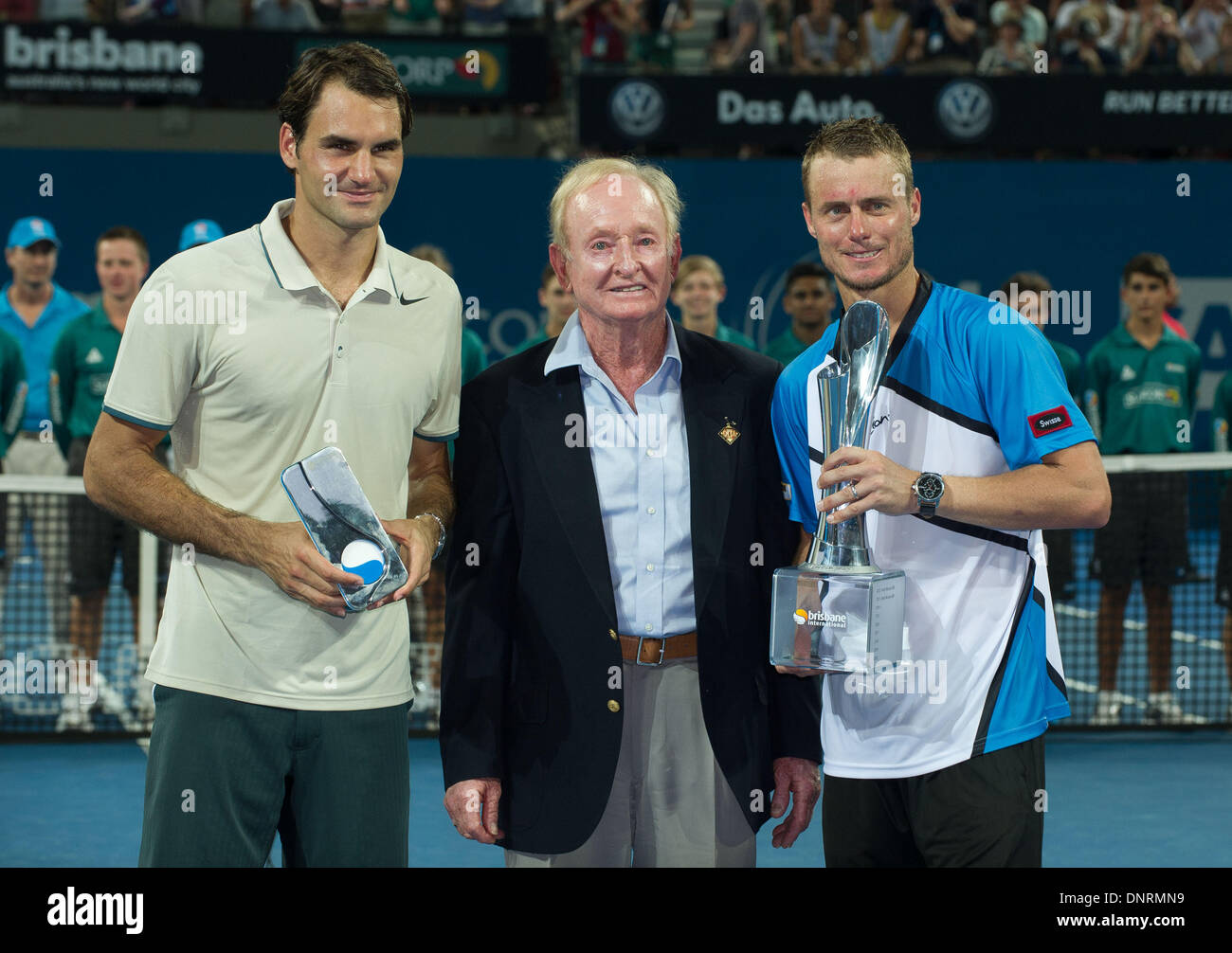 Brisbane, Australien. 5. Januar 2014. (L-R) Roger Federer der Schweiz, australische Tennis-Legende Rod Laver und Lleyton Hewitt Australien Pose für Fotos nach der Herren Einzel Finale zwischen Hewitt und Federer beim Tennisturnier der Brisbane International in Brisbane, Australien, 5. Januar 2014-Spiel. Lleyton Hewitt gewann 2: 1. © Bai Xue/Xinhua/Alamy Live-Nachrichten Stockfoto