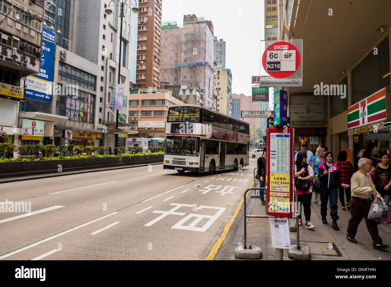 Straßen-Ansicht von Tsim Sha Tsui, Kowloon, Hong Kong, China Stockfoto