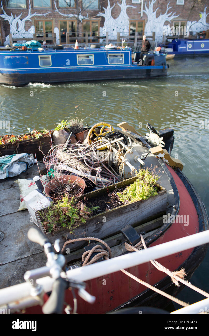 Hausboot am Fluss Lee Navigation, Hackney Wick, London, Vereinigtes Königreich Stockfoto