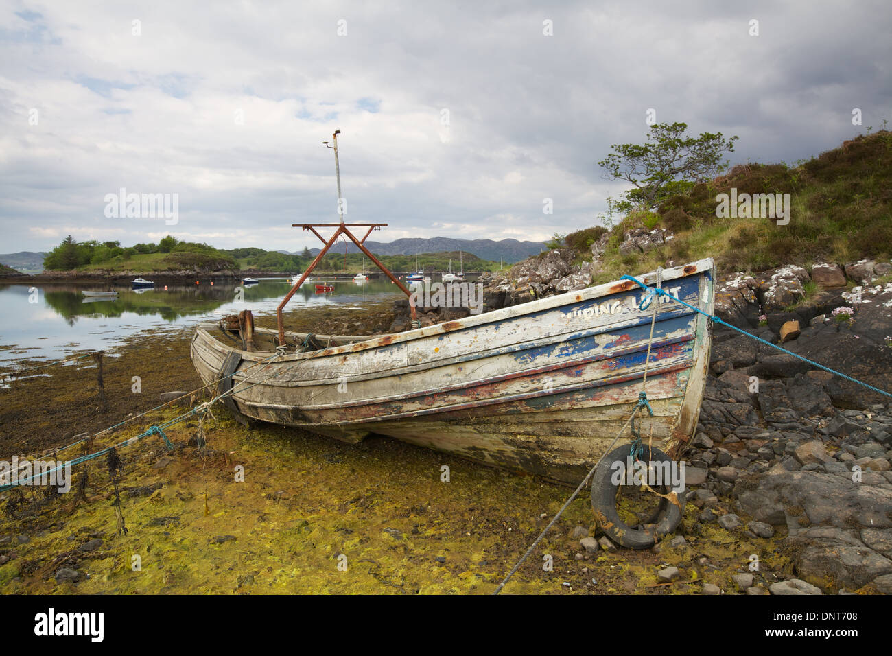 Verlassene Boote verlassen am Loch Gairloch, Wester Ross, Badachro, Schottland Stockfoto