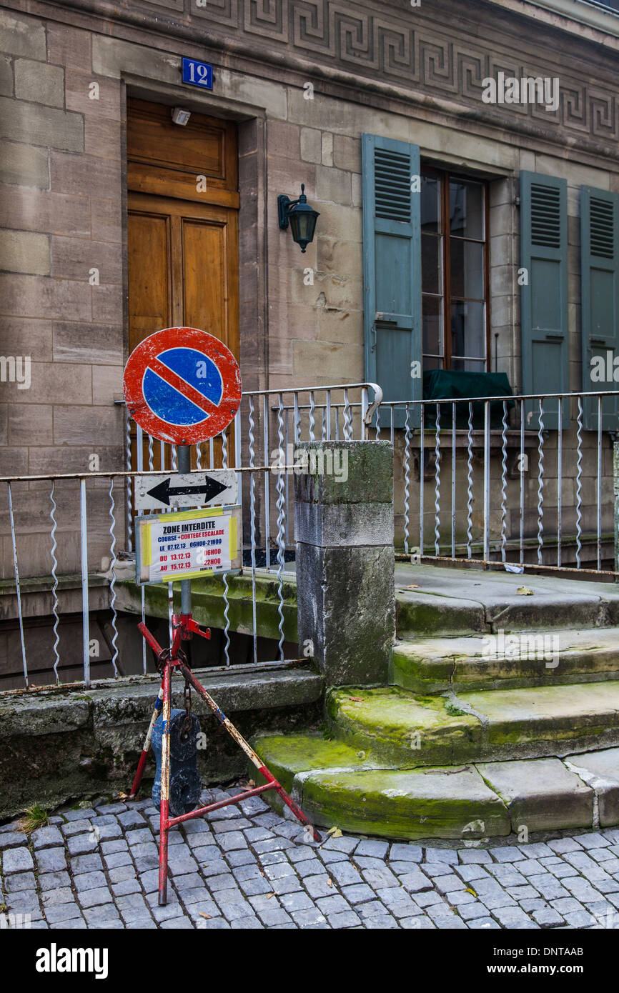 Temporäre Parkplätze Einschränkung in der Altstadt von Genf für die escalade Parade und laufende Rennen, statt jeden Dezember Stockfoto