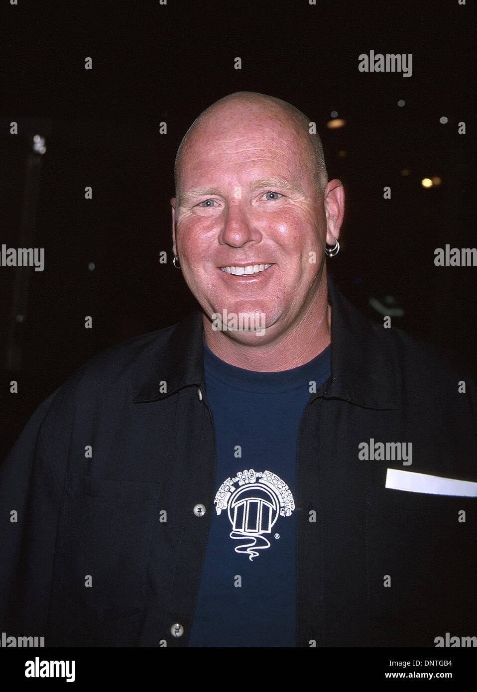 24. April 2002 - Hollywood, CA, USA - K24819MR: DOGTOWN &AMP; Z-BOYS PREMIERE. PACIFIC DESIGN CENTER. LA, CA 04/23/2002.JIM MUIR. MILAN RYBA / 2002 (Kredit-Bild: © Globe Photos/ZUMAPRESS.com) Stockfoto