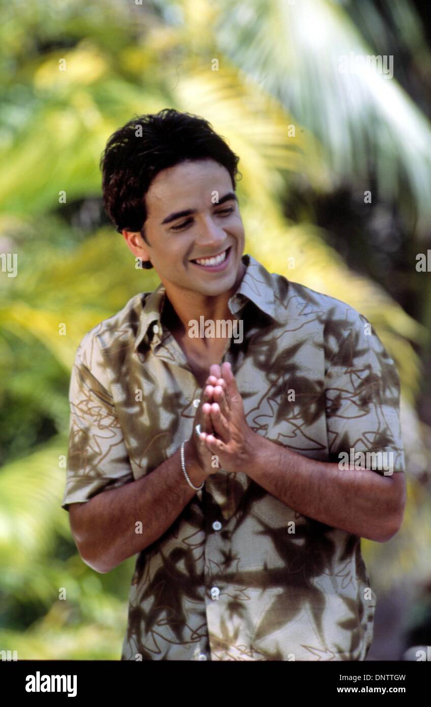 20. September 2001 - Miami, FL, USA - K22961. LUIS FONSI vom BILLBOARD MAGAZINE als BEST NEW ARTIST OF THE YEAR nominiert wird bei der diesjährigen MISS Amerika PAGEANT IN Atlantik Miami ON Samstag, den 22. SEPTEMBER. DIE ZWANZIG JAHRE ALT HEARTHROB IN PUERTO RICO GEBOREN UND WUCHS IN FLORIDA... Kredit (Kredit-Bild: © Globe Photos/ZUMAPRESS.com) Stockfoto