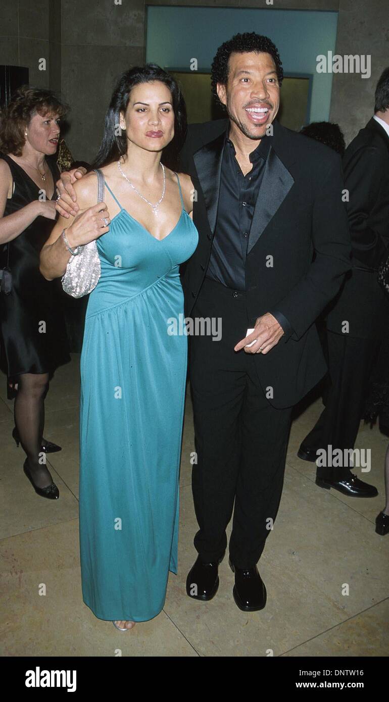 24 Februar 02 Kmr Us Tierarzten Gala Beverly Hilton Beverly Hills Ca 02 22 02 Lionel Richie Und Diane Alexander Milan Ryba 02 Kredit Bild C Globe Photos Zumapress Com Stockfotografie Alamy